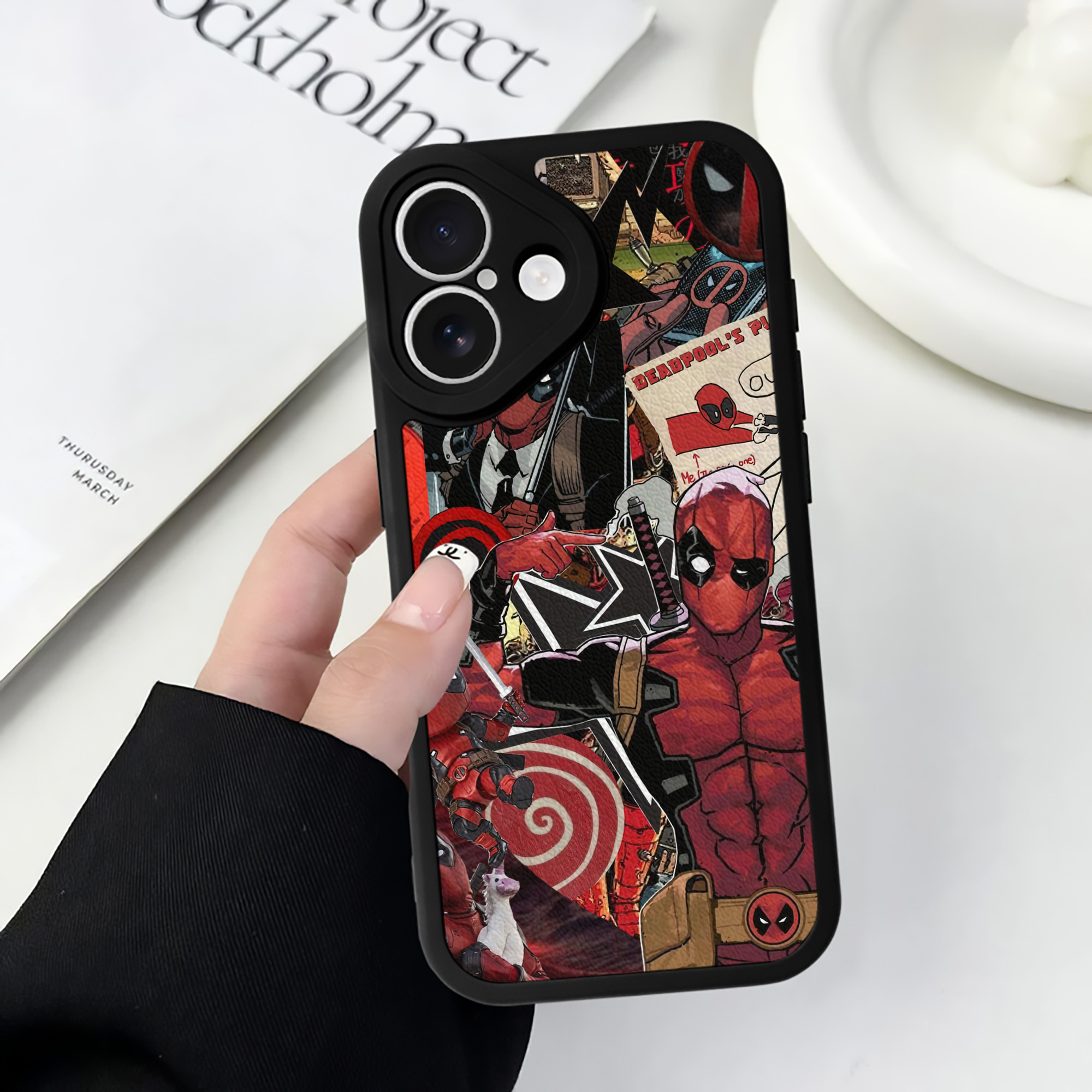 （画像用） Deadpool デッドプール 【iPhone 16シリーズ対応】シリコンスマホケース（レザー調） 材質：シリコン